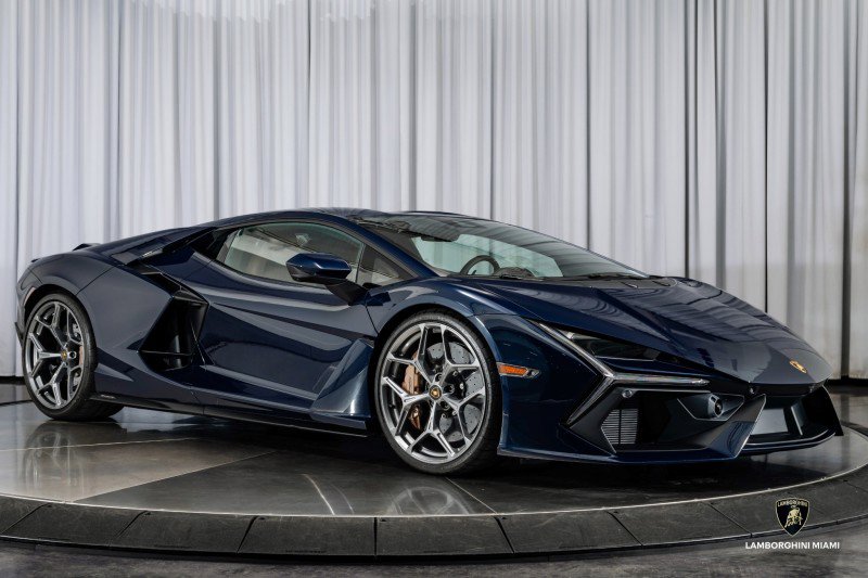Used 2025 Lamborghini Revuelto image 2