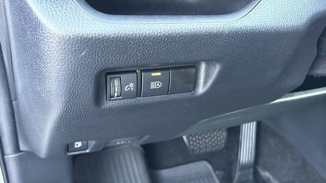 Used 2025 Toyota RAV4 LE AWD/4WD image 13