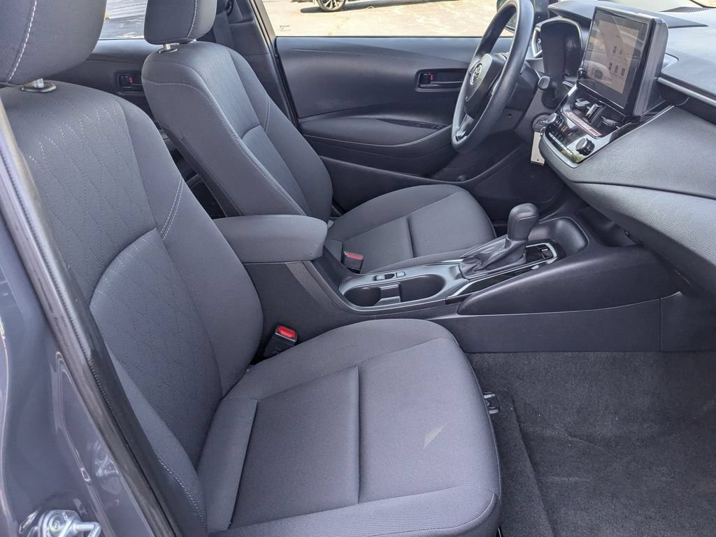 Used 2025 Toyota Corolla LE FWD image 28