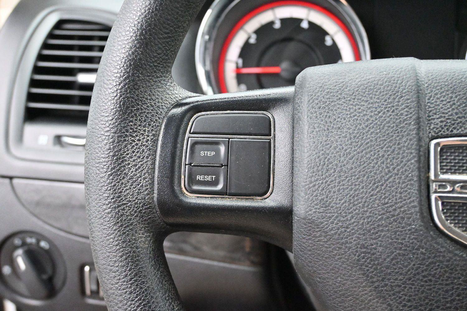 Used 2017 Dodge Grand Caravan SE FWD image 15