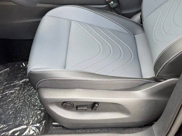 New 2025 Volkswagen Tiguan SE image 31