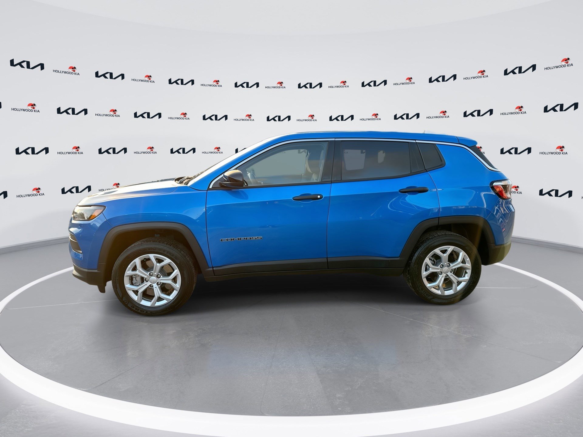 Used 2024 Jeep Compass Sport image 5
