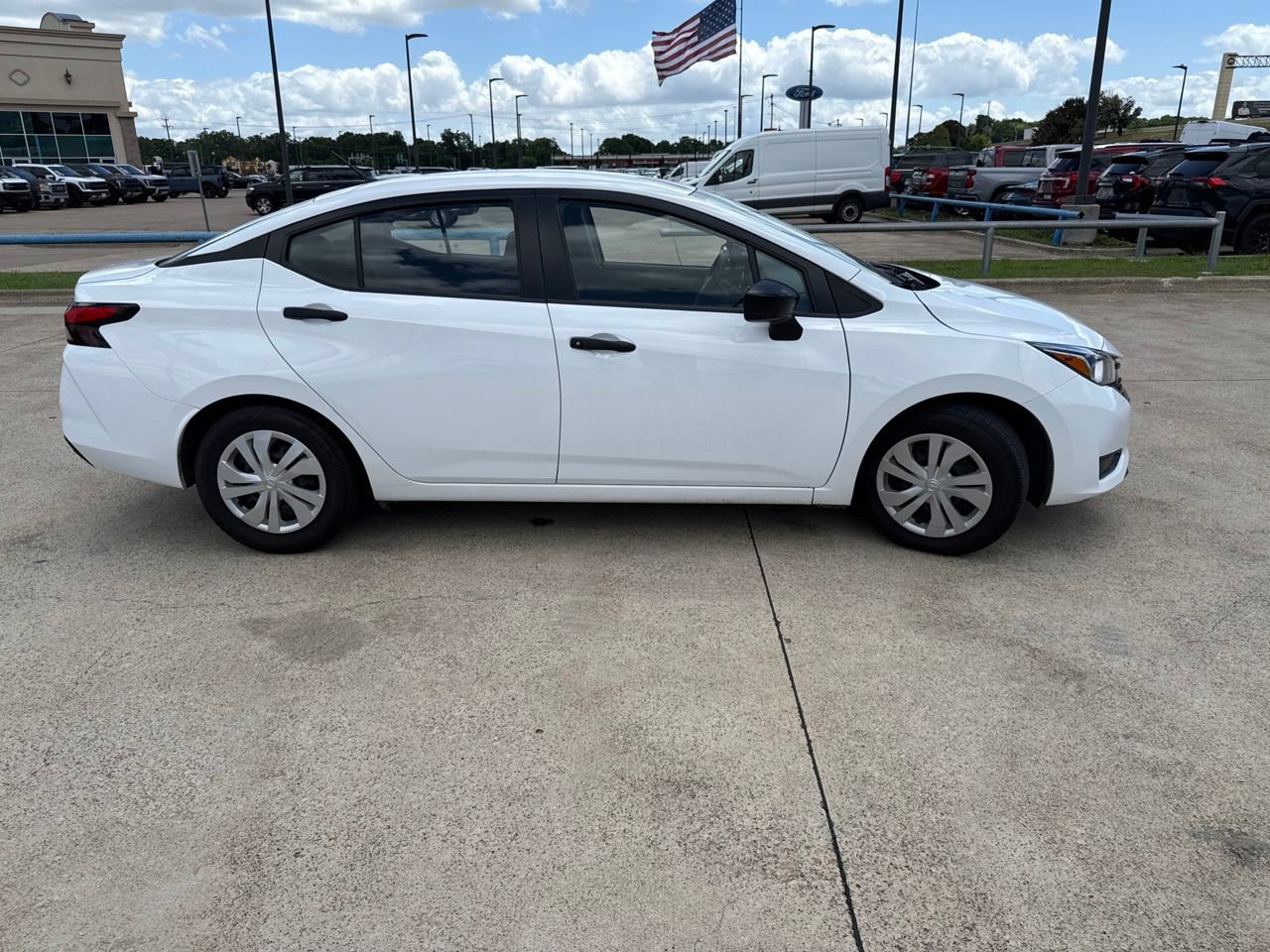 Used 2023 Nissan Versa S FWD image 17