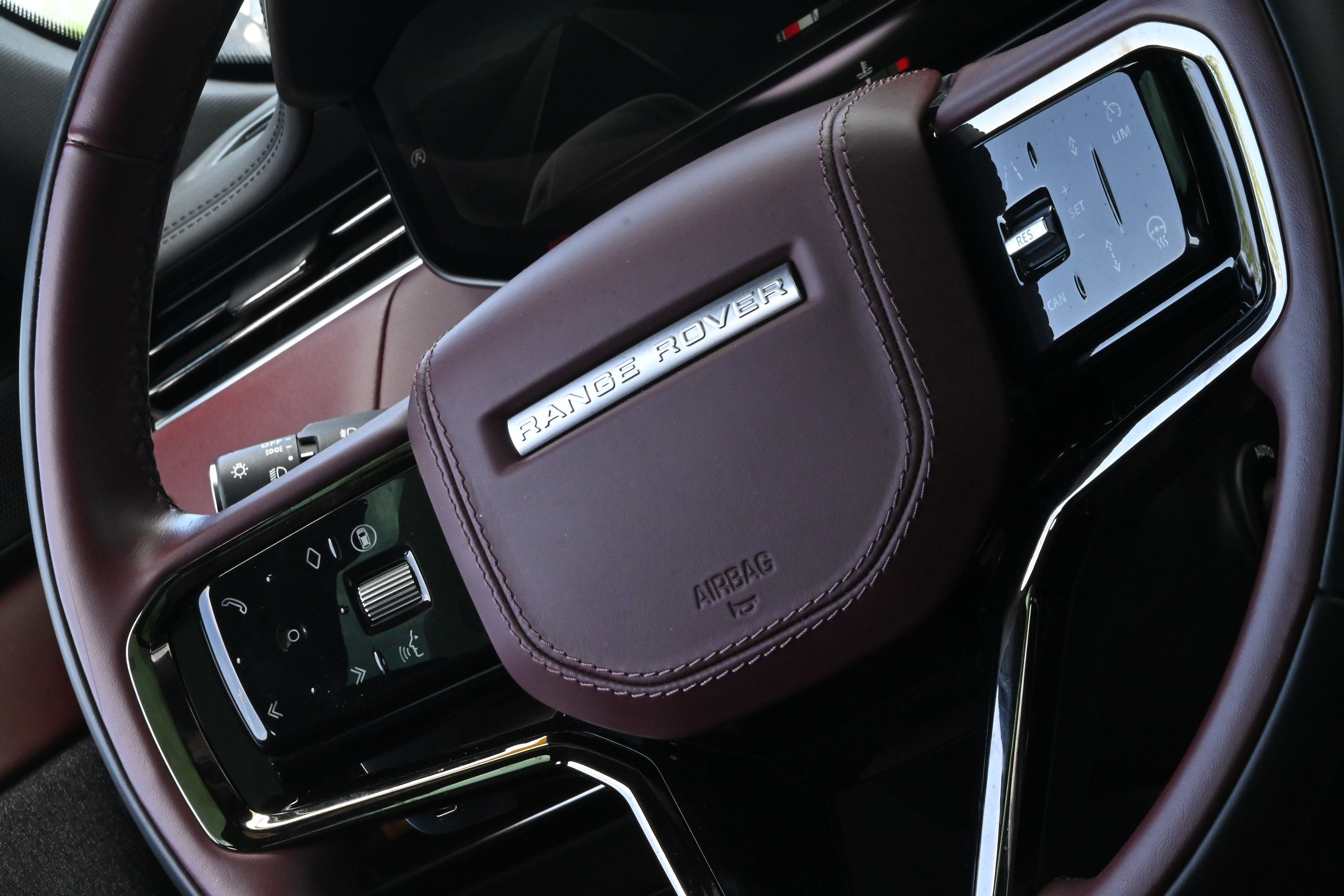 Used 2025 Land Rover Range Rover Sport Dynamic SE AWD/4WD image 23