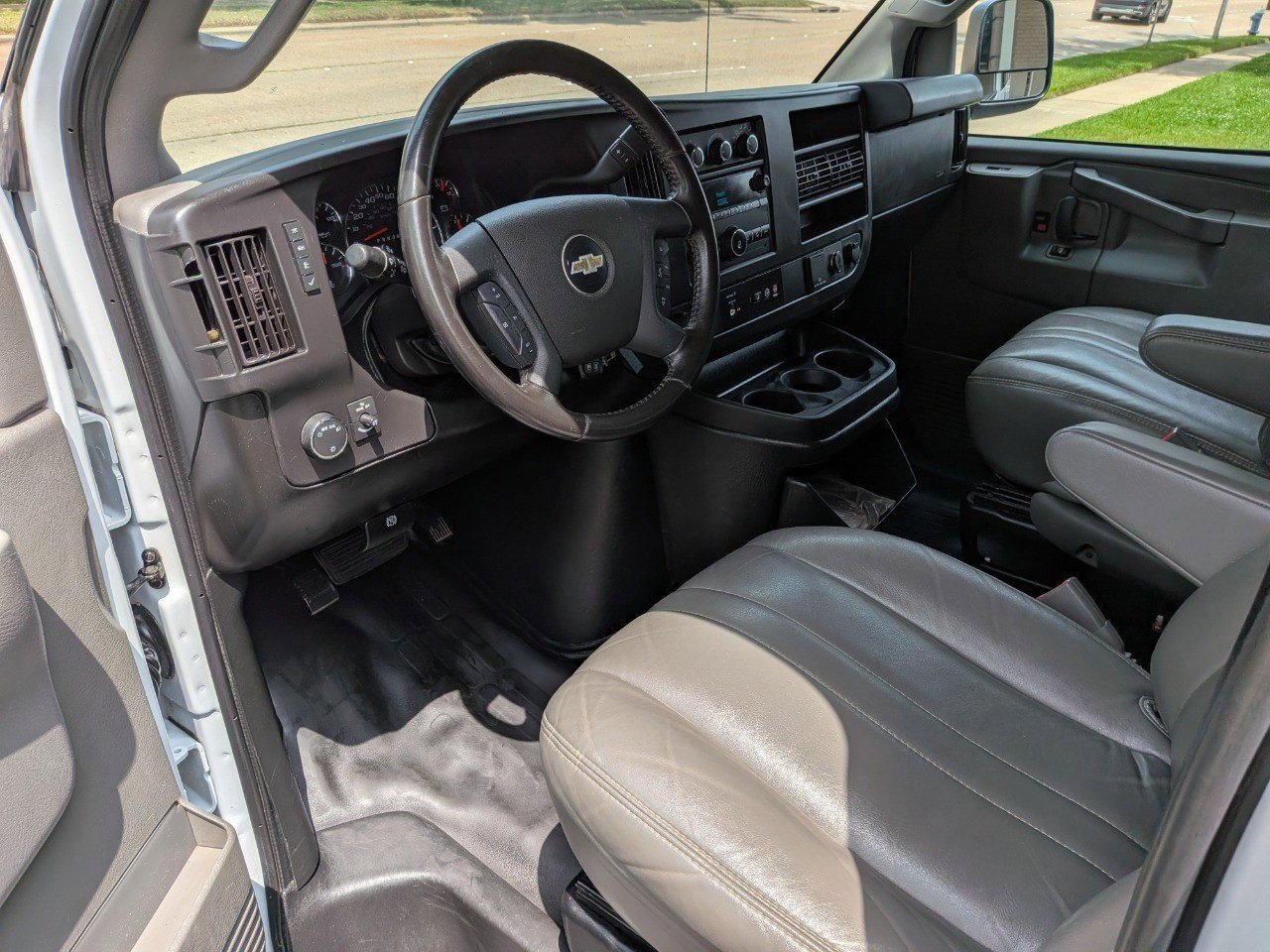 Used 2023 Chevrolet Express 3500 LS RWD image 21