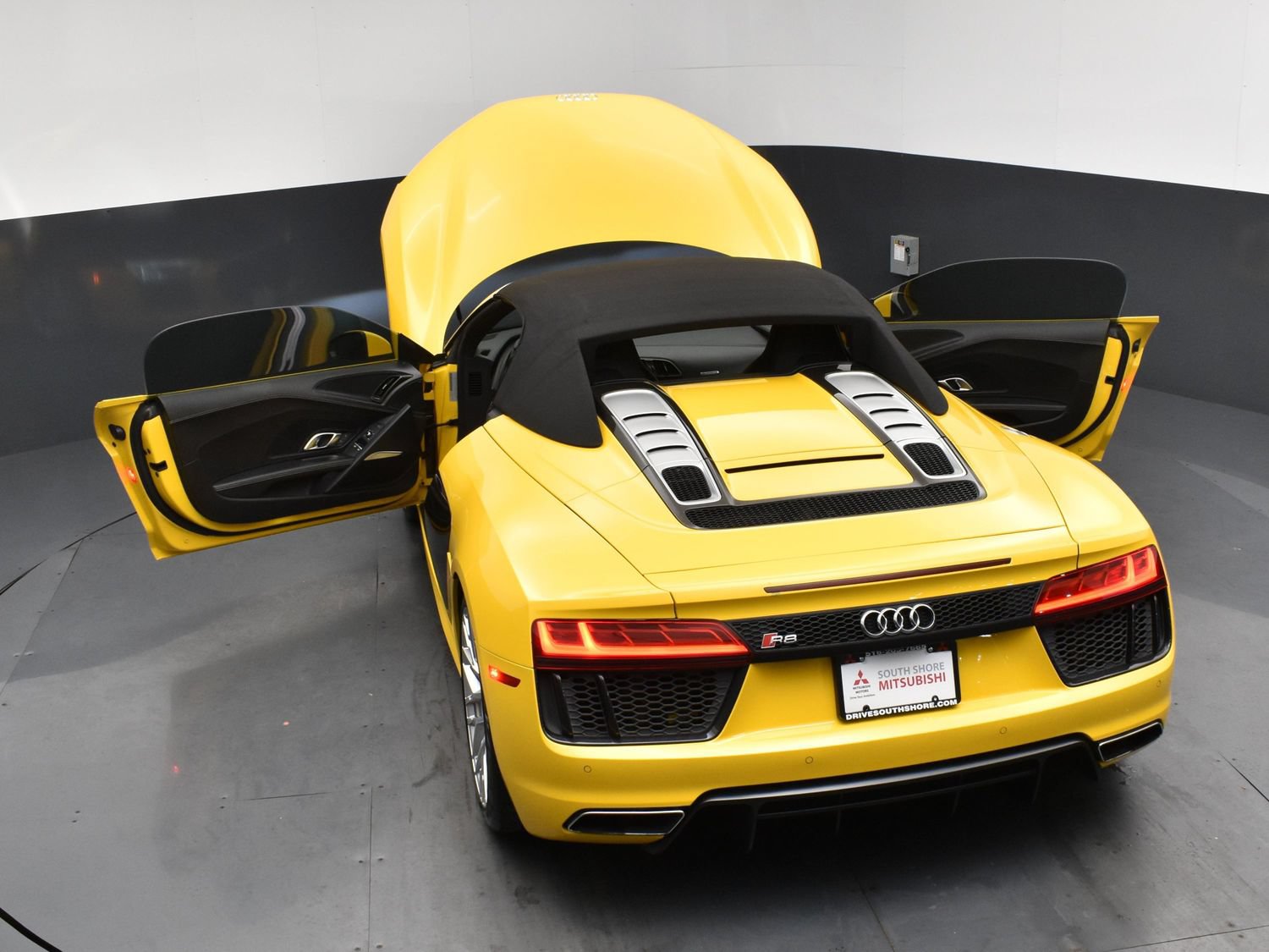 Used 2017 Audi R8 V10 w/ Carbon Exterior Package AWD/4WD image 25