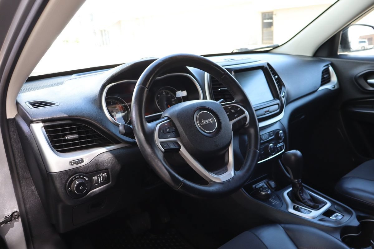 Used 2016 Jeep Cherokee Trailhawk w/ Cold Weather Group AWD/4WD image 15