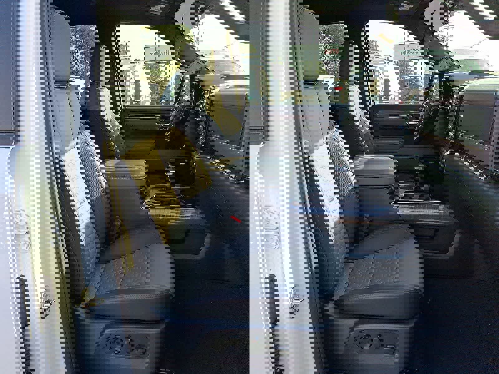 Used 2025 Chevrolet Silverado 1500 ZR2 w/ Technology Package image 35