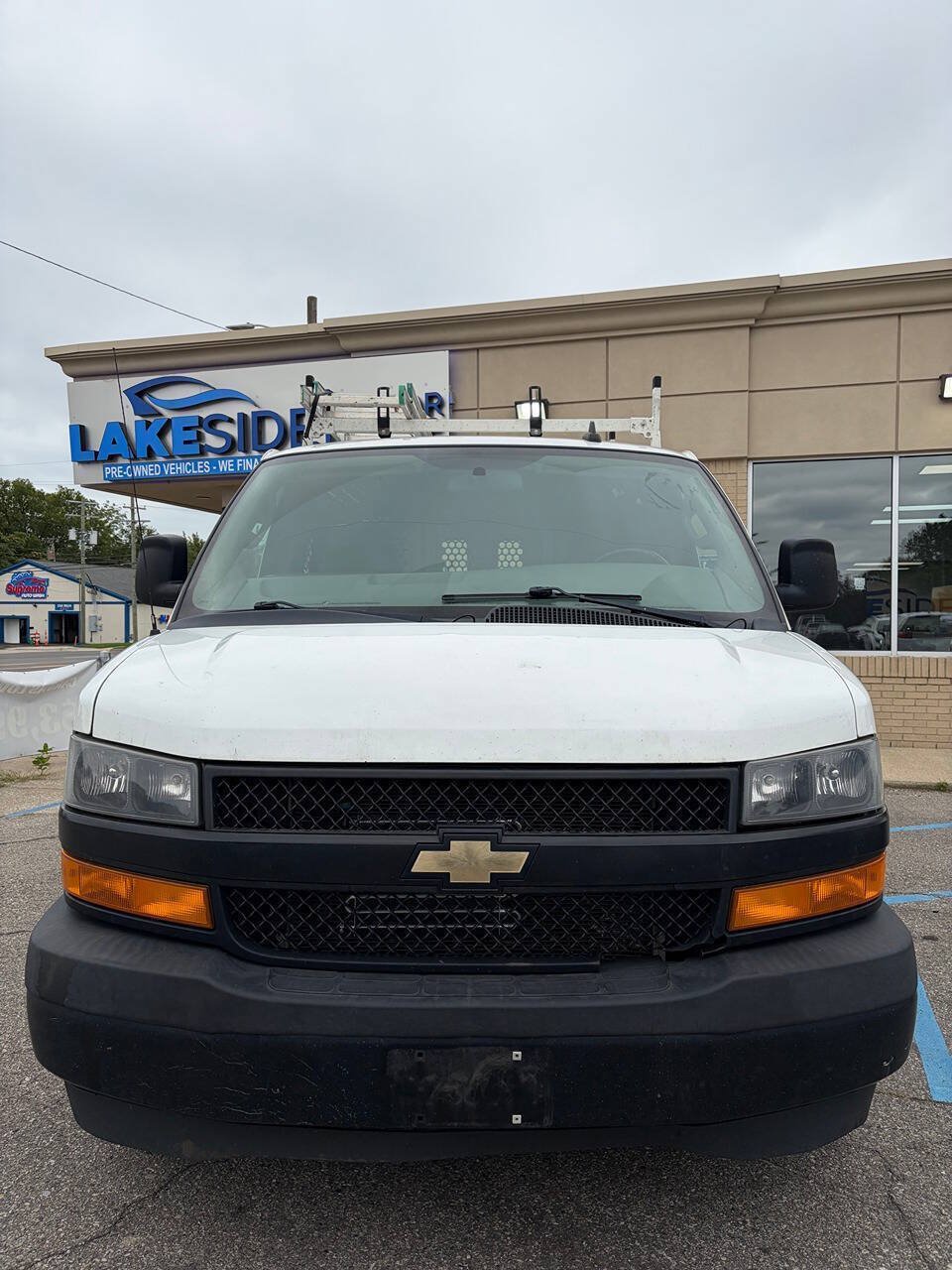 Used 2020 Chevrolet Express 2500 w/ Driver Convenience Package RWD image 2