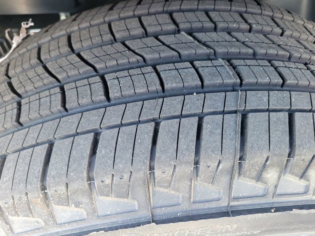 New 2025 Nissan Frontier SV image 13