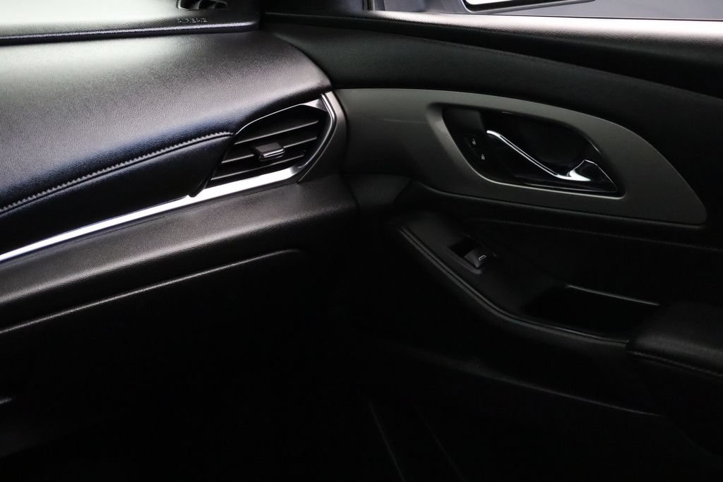 Used 2023 Chevrolet Traverse LT FWD image 30