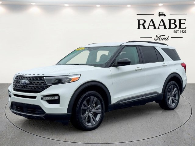Used 2024 Ford Explorer XLT w/ Equipment Group 202A AWD/4WD image 3