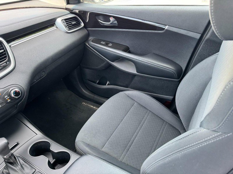 Used 2019 Kia Sorento L FWD image 11