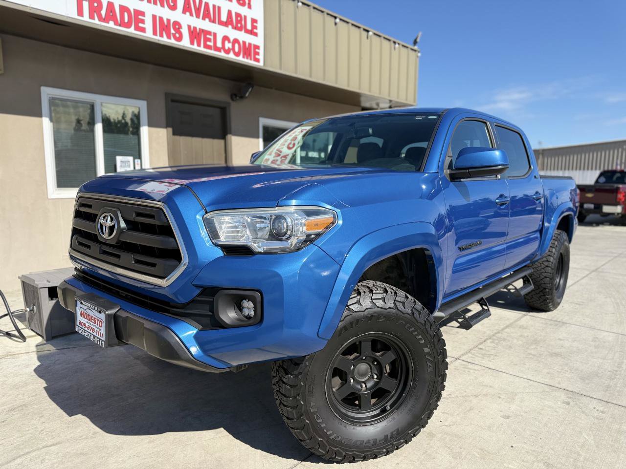 Used 2017 Toyota Tacoma SR5 w/ Tow Package AWD/4WD image 9