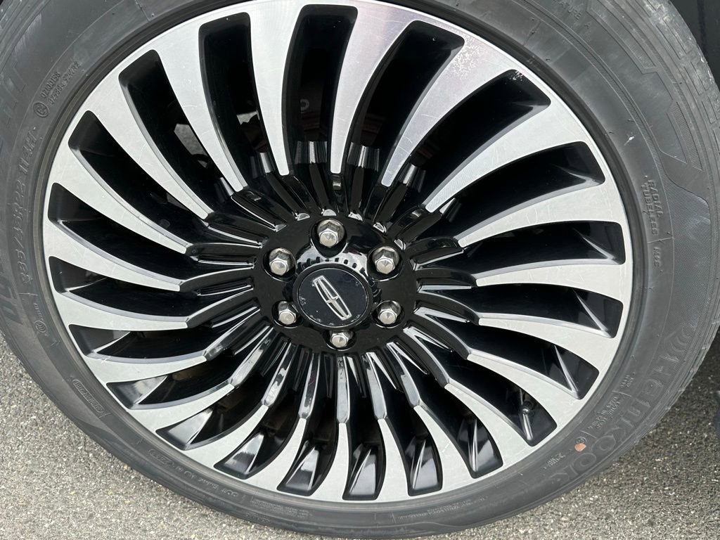 Used 2018 Lincoln Navigator L Reserve w/ Technology Package AWD/4WD image 11