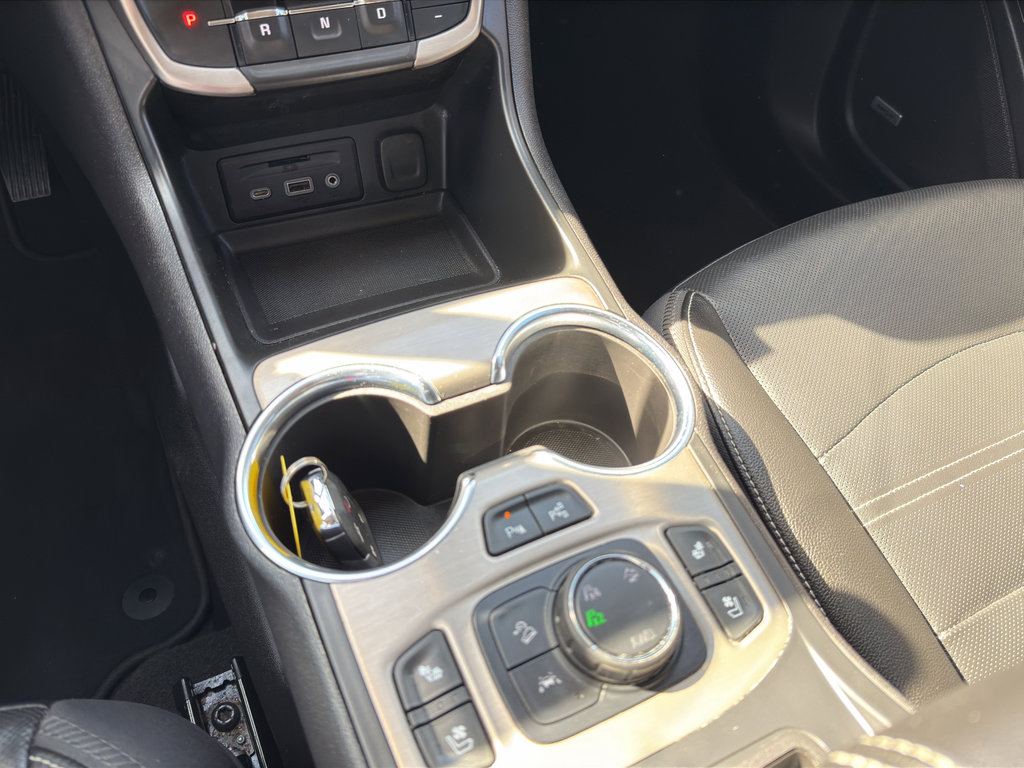 Used 2023 GMC Terrain Denali w/ Denali Premium Package image 18