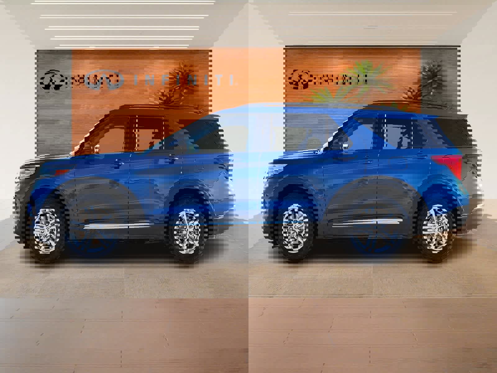 Used 2022 Ford Explorer XLT image 4