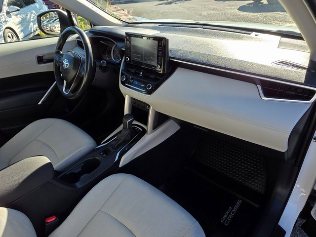 Used 2022 Toyota Corolla Cross LE image 9