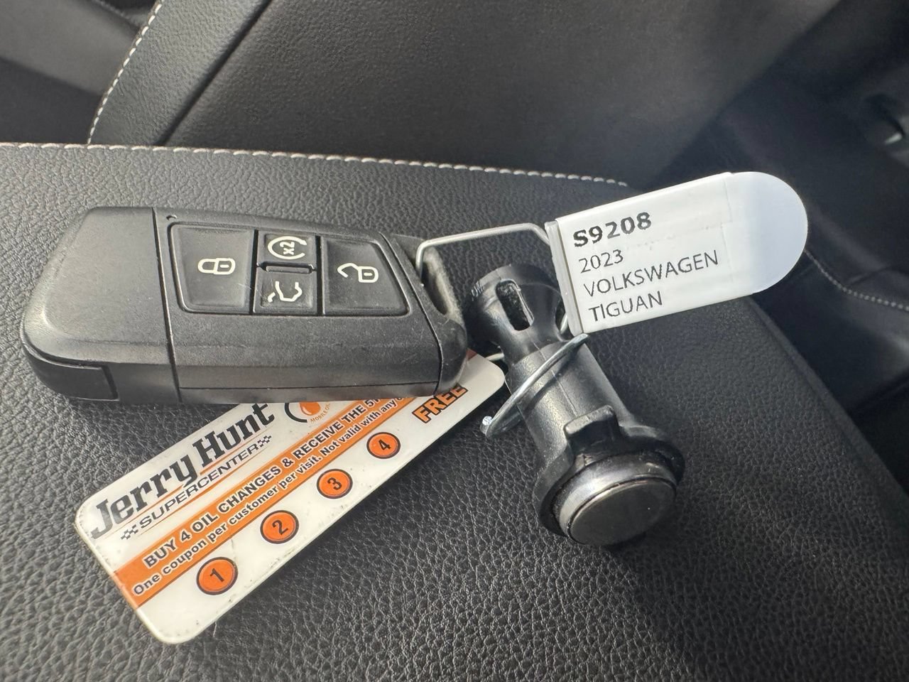 Used 2023 Volkswagen Tiguan SE R-Line FWD image 3