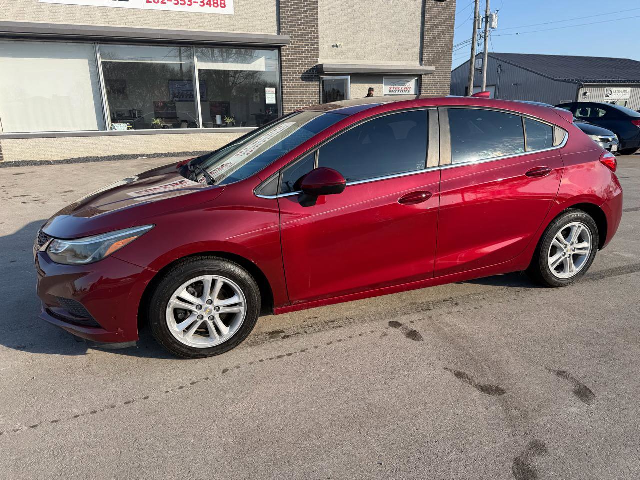 Used 2017 Chevrolet Cruze LT w/ Convenience Package image 2