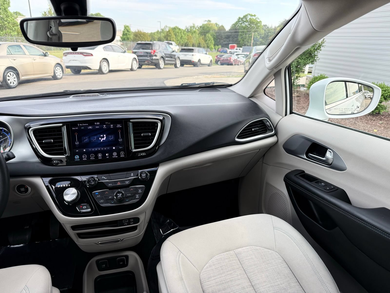 Used 2018 Chrysler Pacifica Touring Plus FWD image 28
