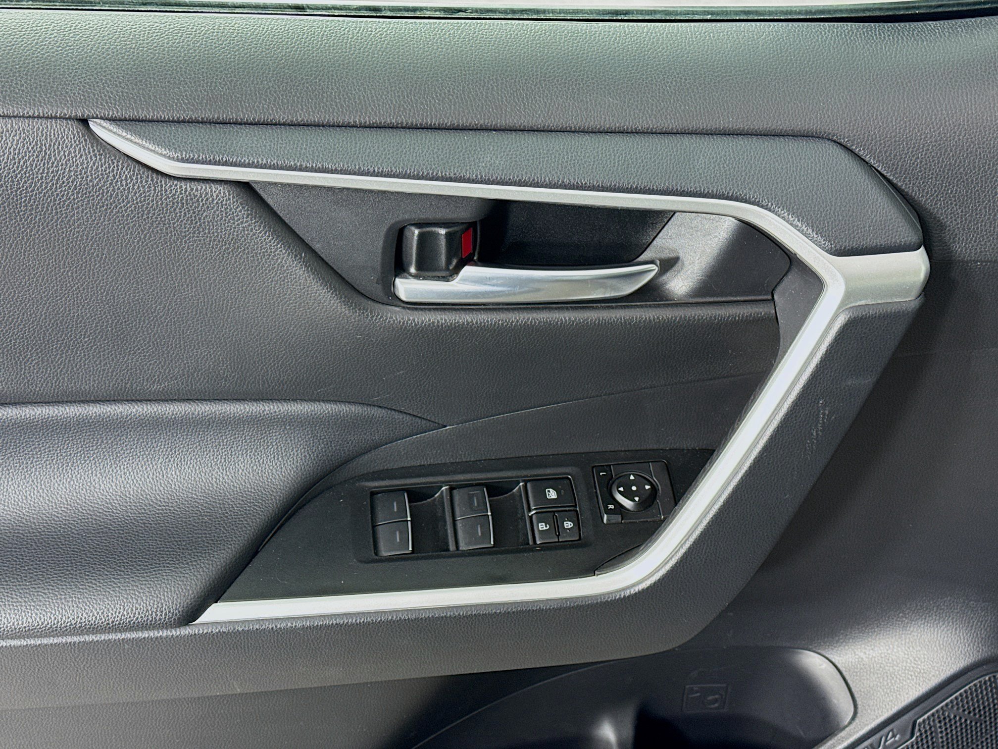 Certified 2025 Toyota RAV4 XLE AWD/4WD image 17