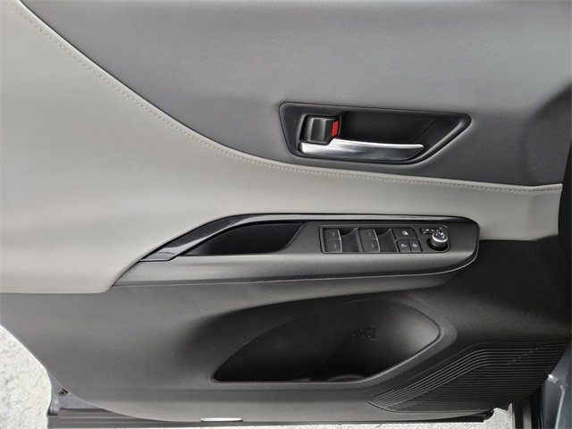 Used 2022 Toyota Venza LE image 23