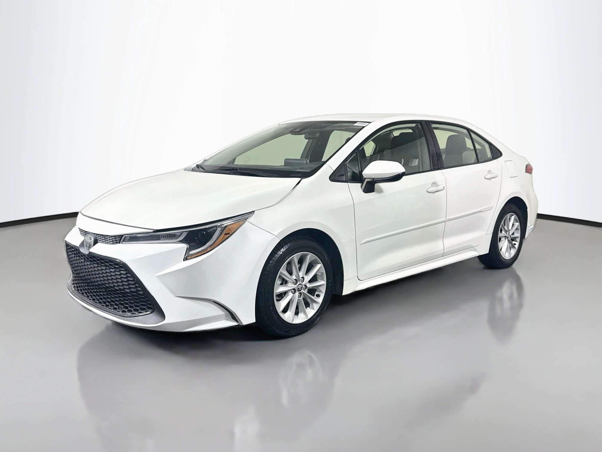 Used 2021 Toyota Corolla LE w/ LE Convenience Package FWD image 4