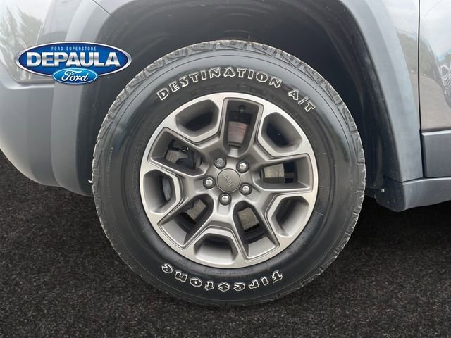 Used 2020 Jeep Cherokee Trailhawk w/ Cold Weather Group AWD/4WD image 18