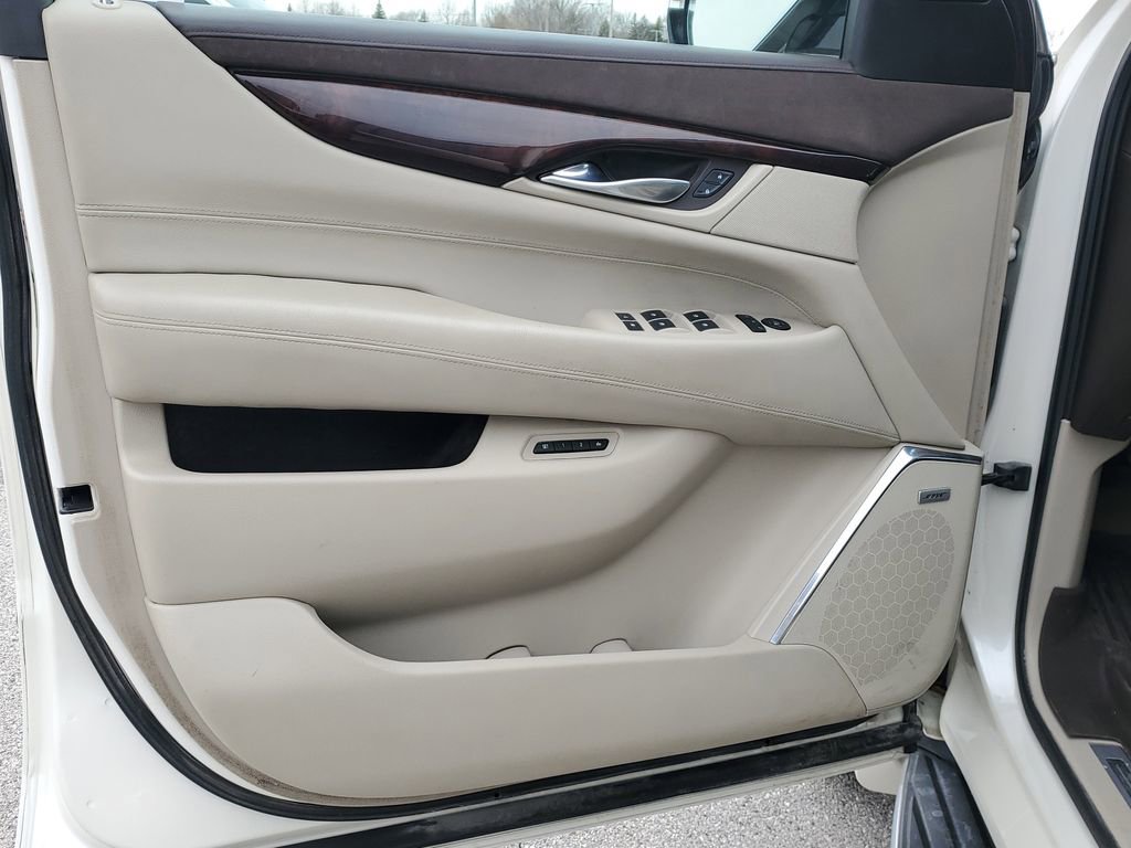 Used 2015 Cadillac Escalade ESV 4WD image 22