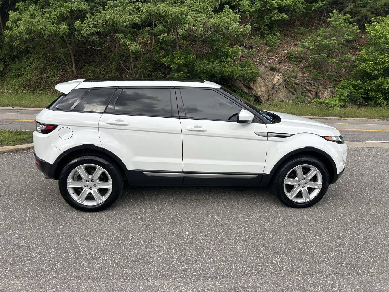 Used 2015 Land Rover Range Rover Evoque Pure Plus AWD/4WD image 10