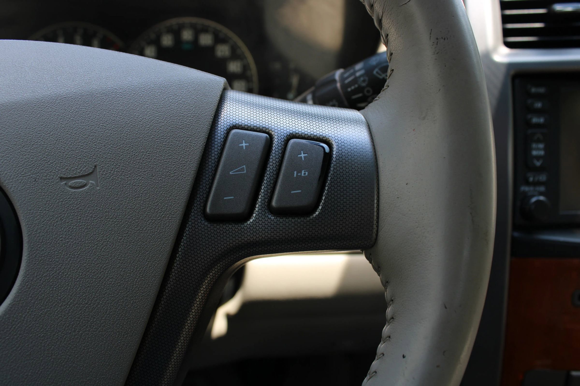 Used 2006 Cadillac XLR image 16