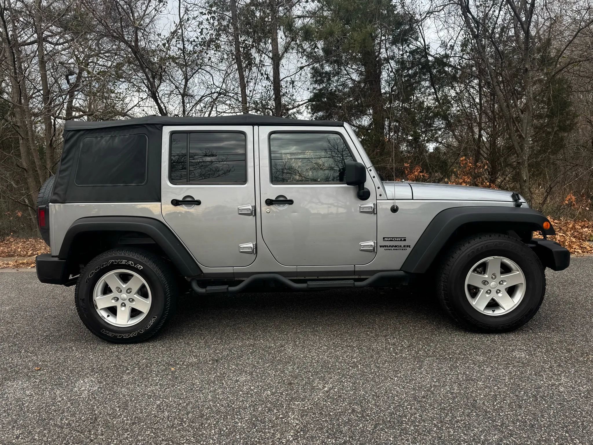 Used 2013 Jeep Wrangler Unlimited Sport image 3