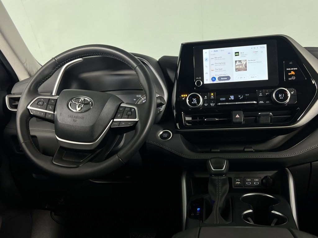 Used 2025 Toyota Highlander XLE image 14