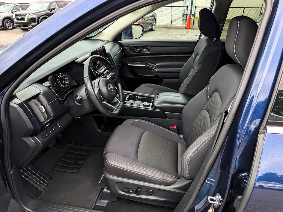 Used 2025 Nissan Pathfinder SV AWD/4WD image 8