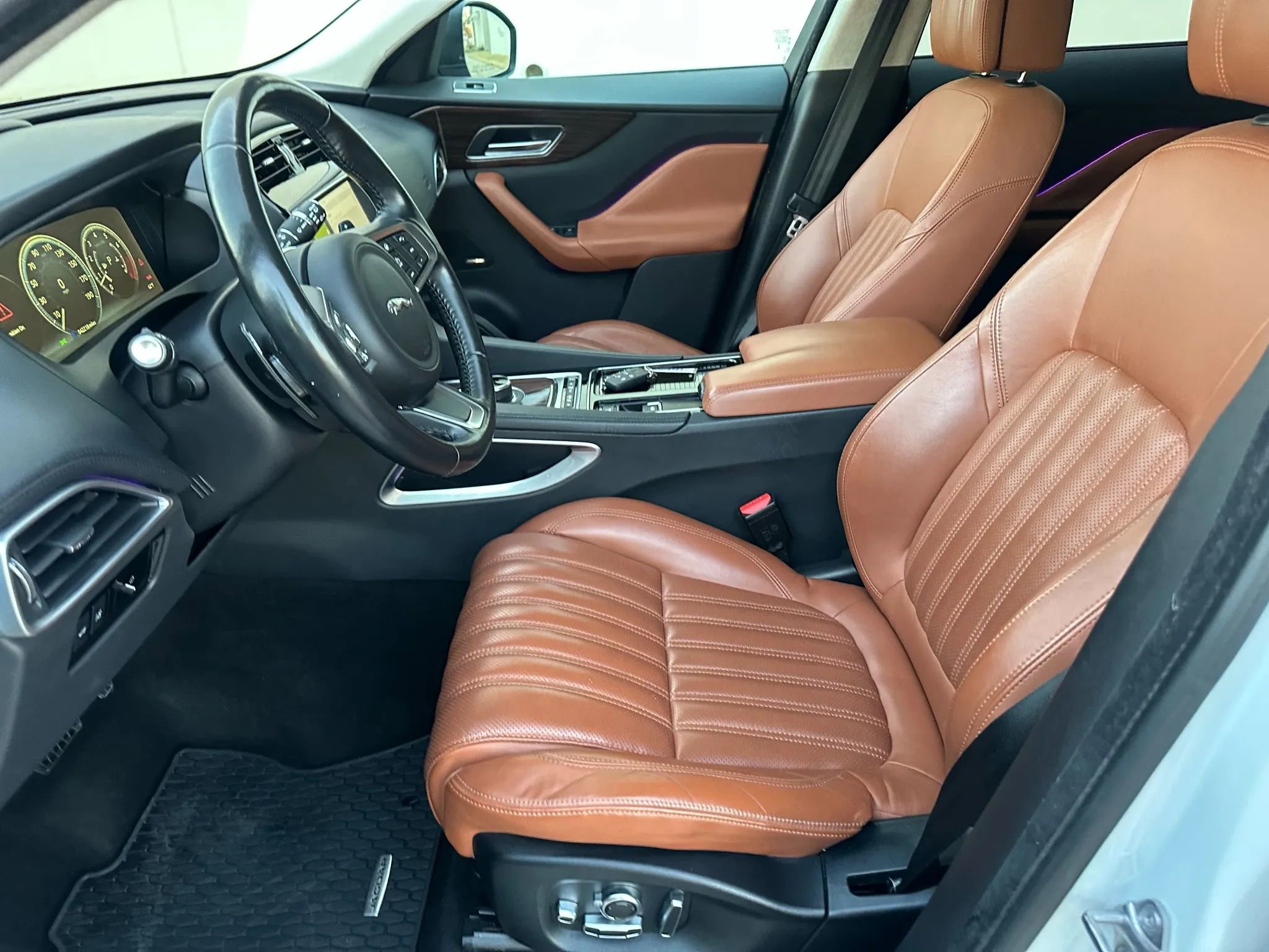 Used 2018 Jaguar F-PACE Portfolio image 15