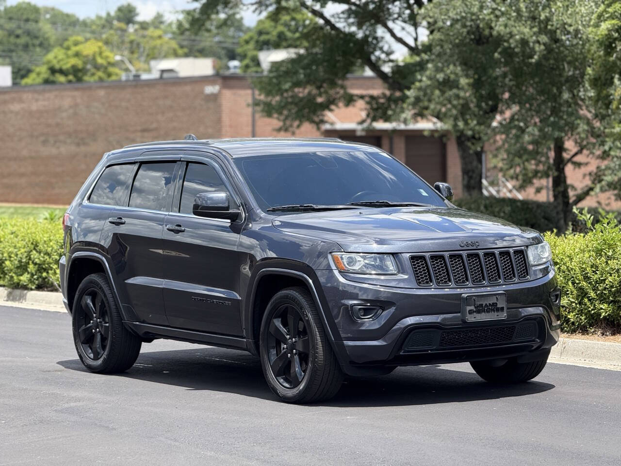 Used 2015 Jeep Grand Cherokee Altitude RWD image 3