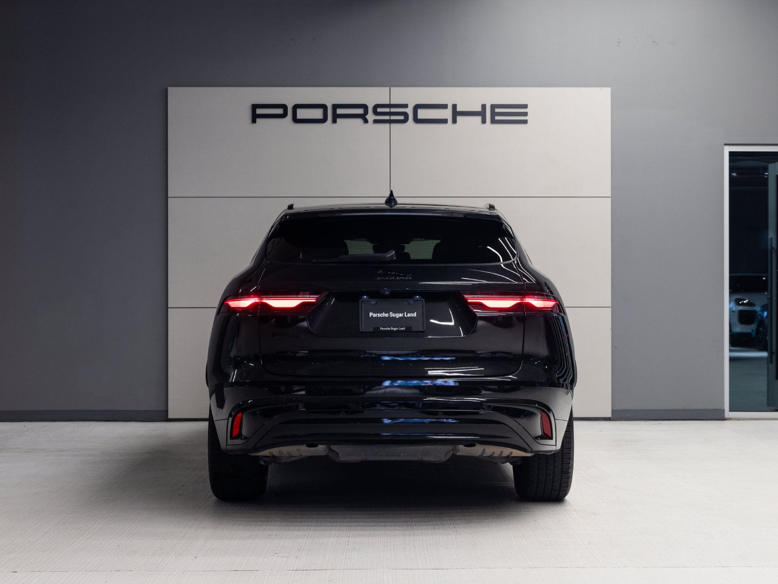 Used 2023 Jaguar F-PACE S AWD/4WD image 6