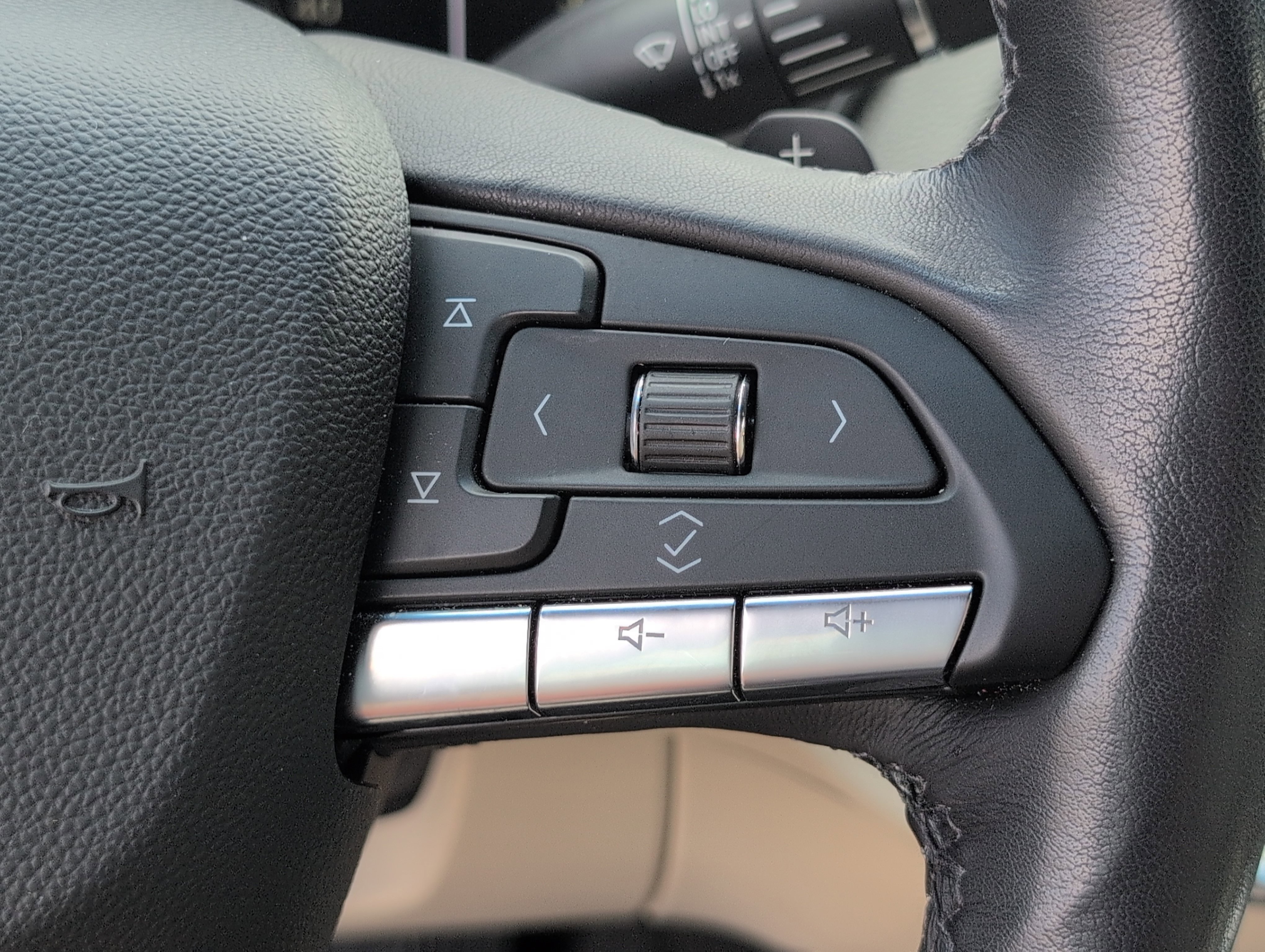 Used 2020 Cadillac XT4 Premium Luxury FWD image 24