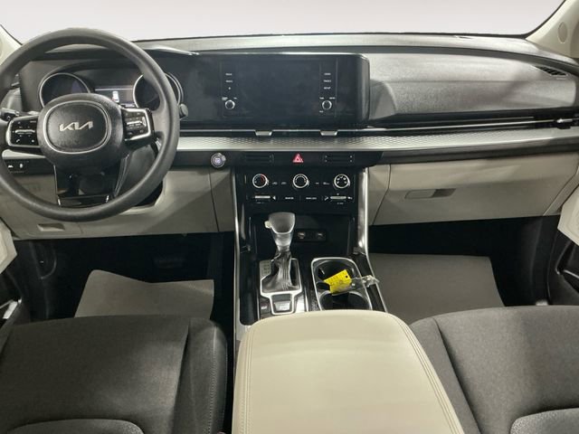 Used 2024 Kia Carnival LX image 11