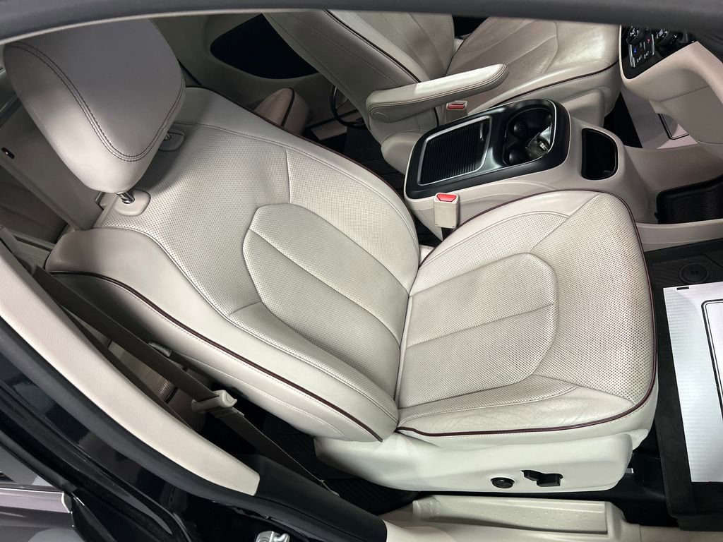 Used 2017 Chrysler Pacifica Limited FWD image 26