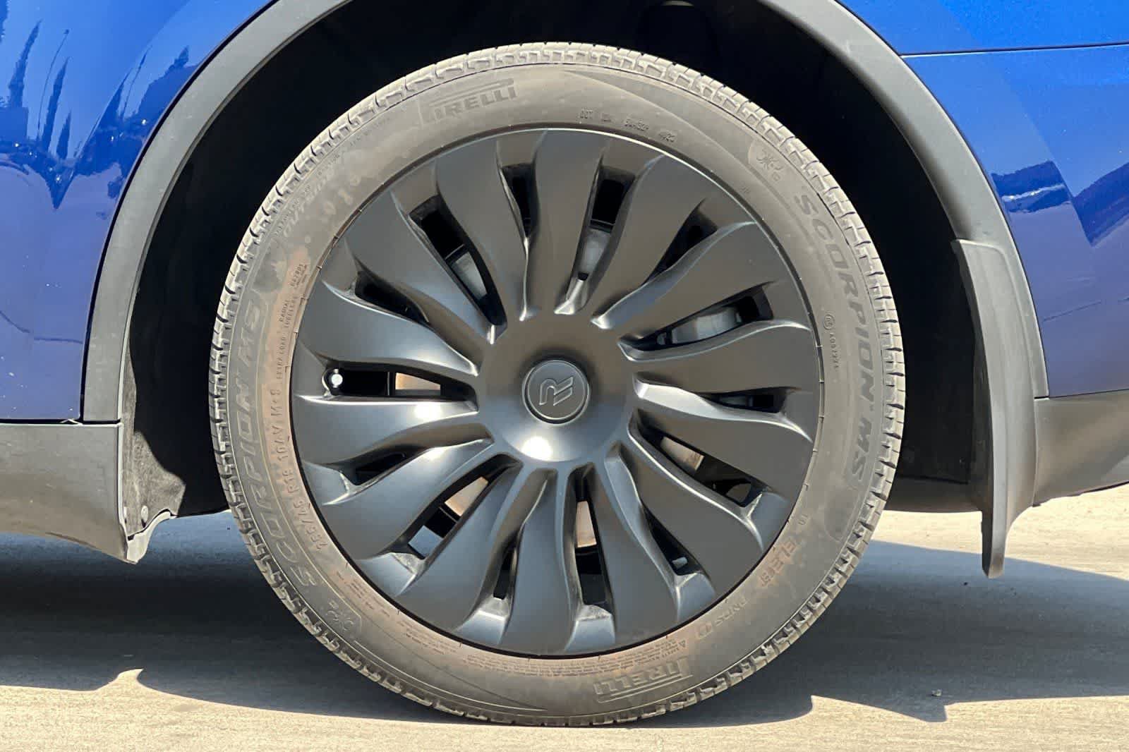 Used 2024 Tesla Model Y Long Range AWD/4WD image 12