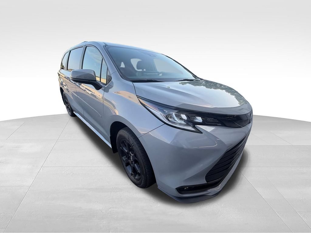 Used 2025 Toyota Sienna XLE Woodland Edition AWD/4WD image 9