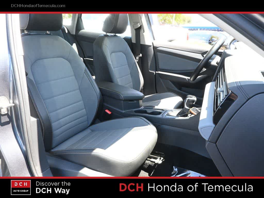 Used 2025 Volkswagen Jetta SE FWD image 21
