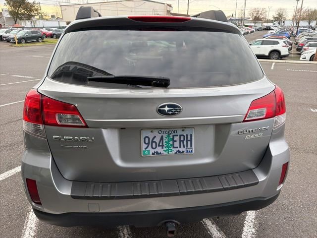 Used 2010 Subaru Outback 2.5i Limited w/ Popular Equipment Group 3B image 8