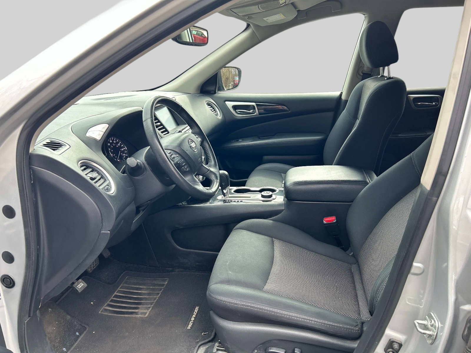 Used 2019 Nissan Pathfinder SV AWD/4WD image 11