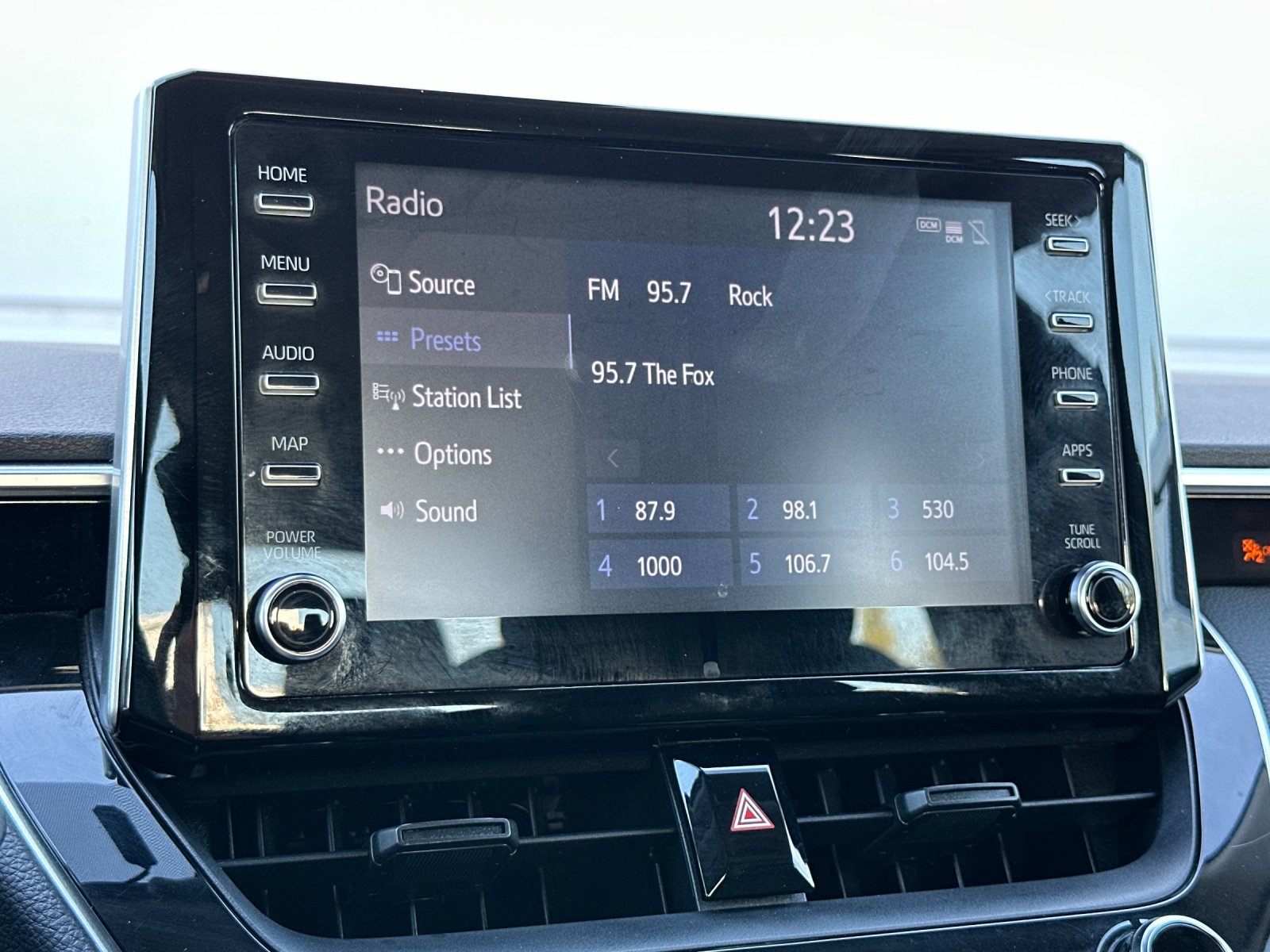 Used 2020 Toyota Corolla LE FWD image 17