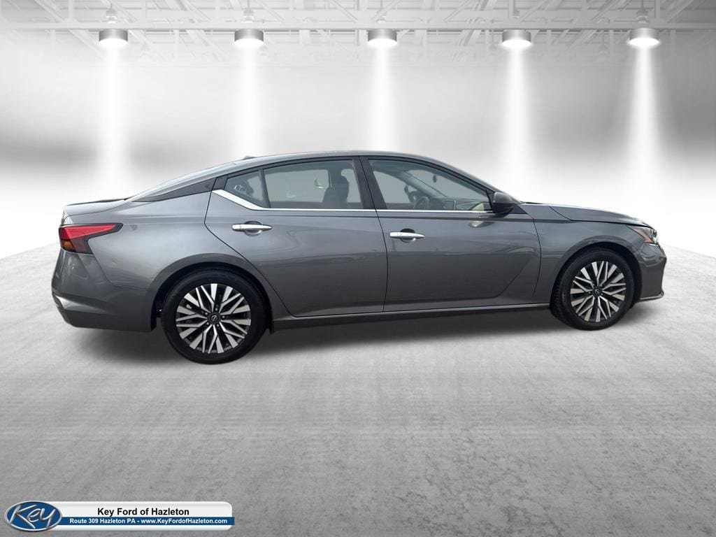 Used 2024 Nissan Altima 2.5 SV FWD image 9