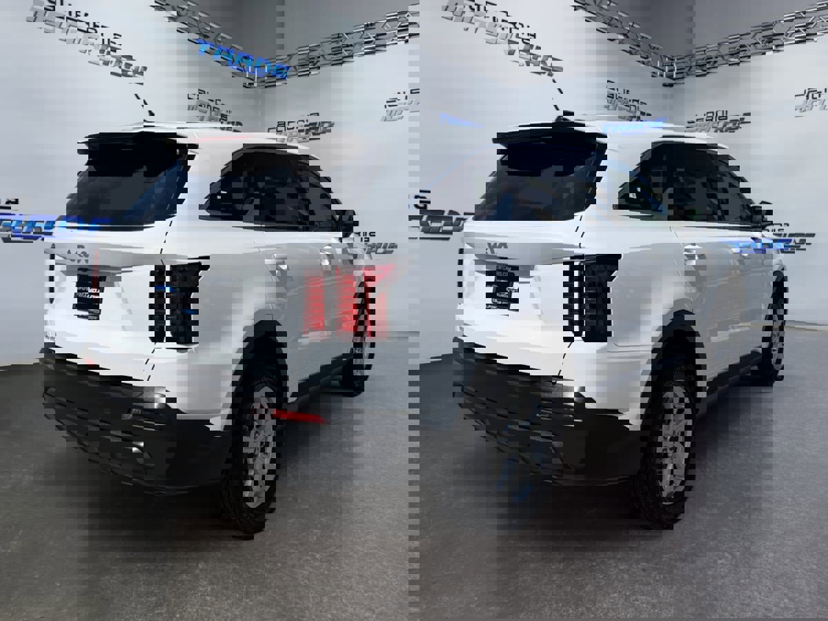 Used 2023 Kia Sorento LX image 5