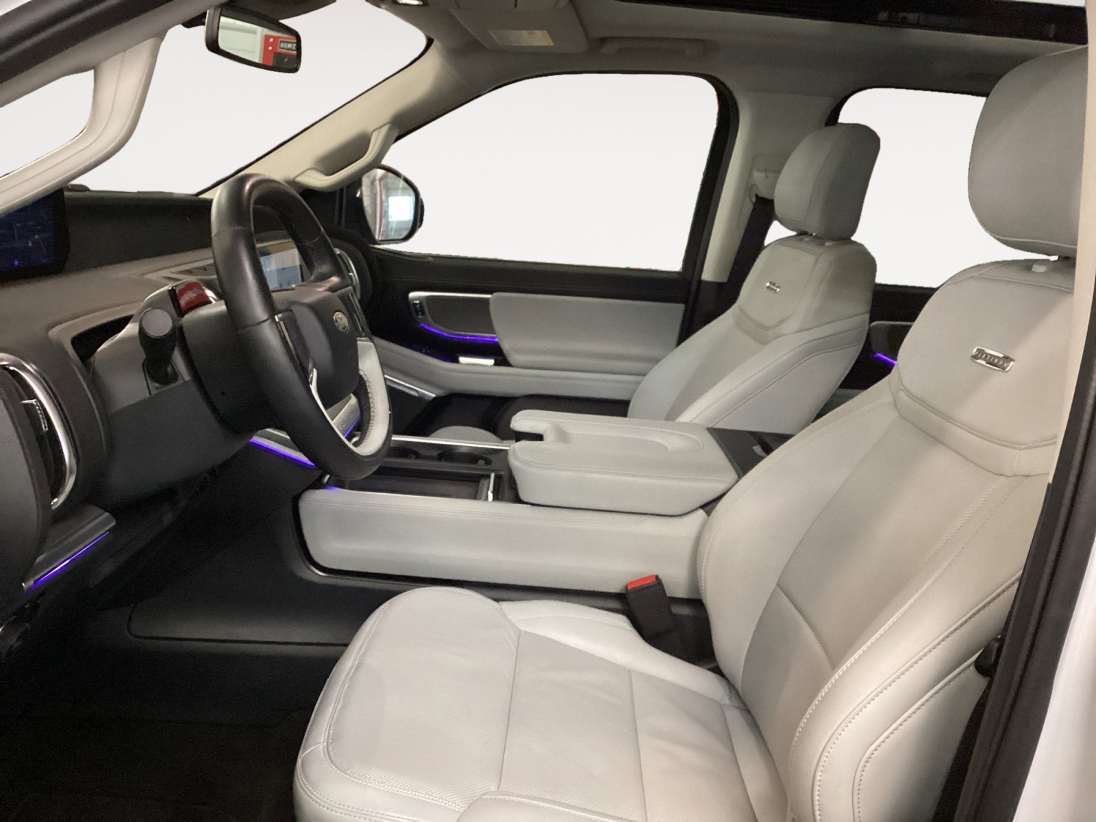 Used 2025 Ford Expedition Max Platinum image 9